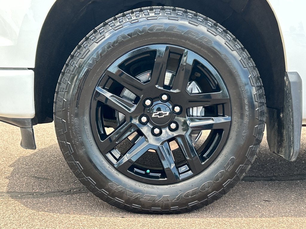 Used 2024 Chevrolet Silverado 1500 Custom w/ Turbomax Blackout Package AWD/4WD image 25