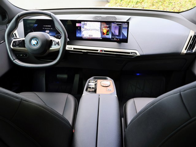Used 2023 BMW iX xDrive50 w/ Premium Package image 25