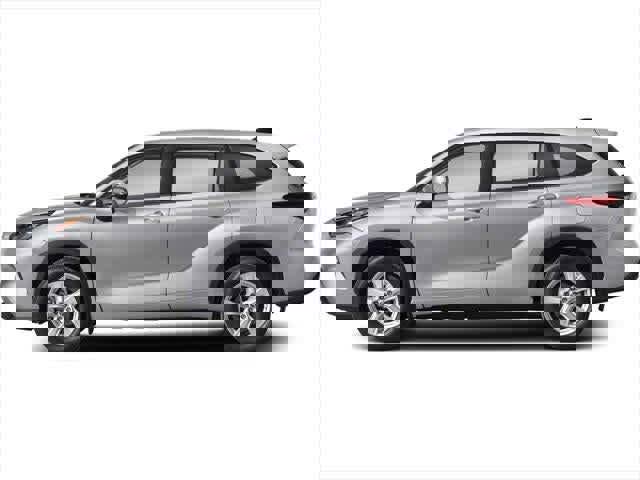 Used 2025 Toyota Highlander LE image 3