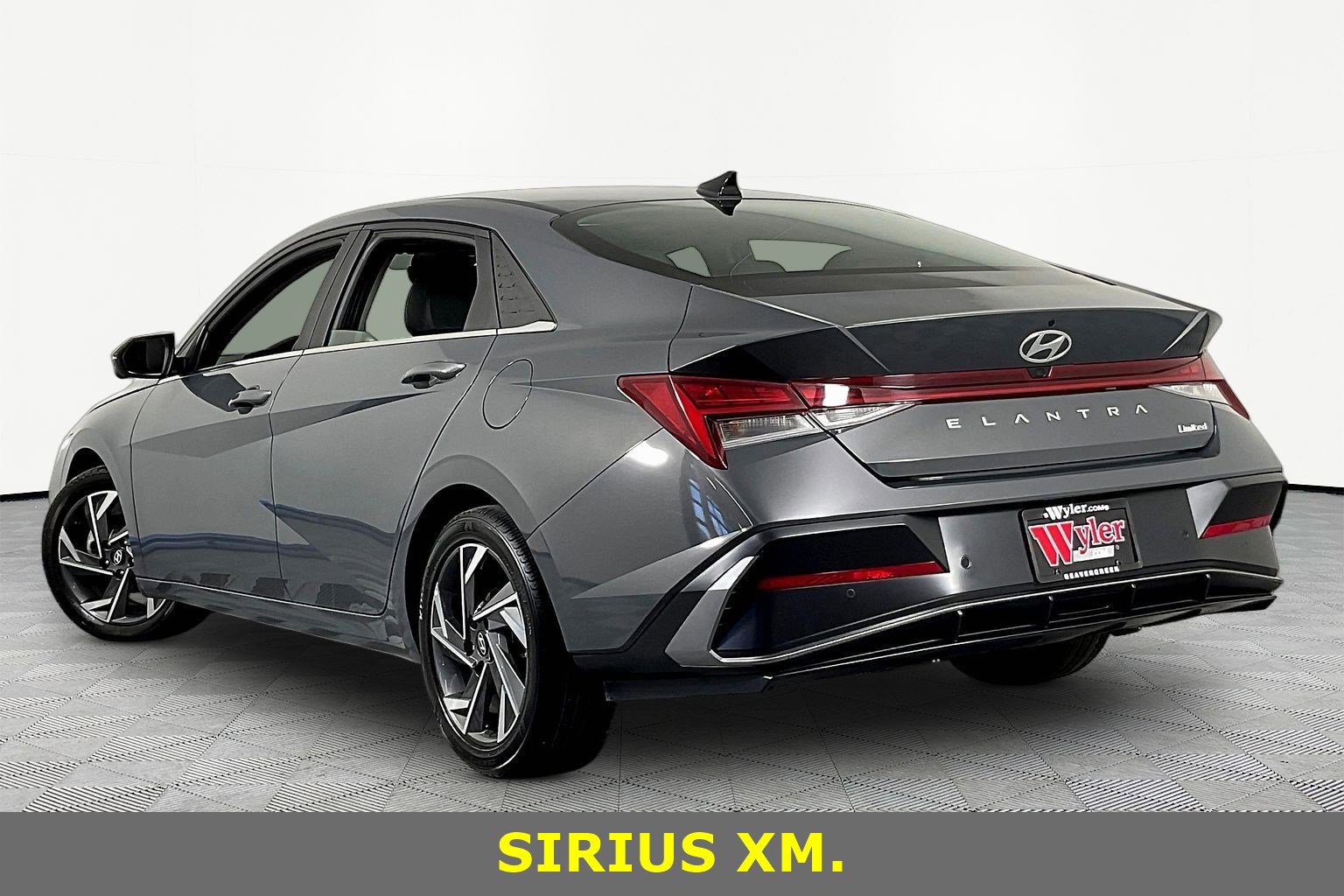 Used 2024 Hyundai Elantra Limited FWD image 4