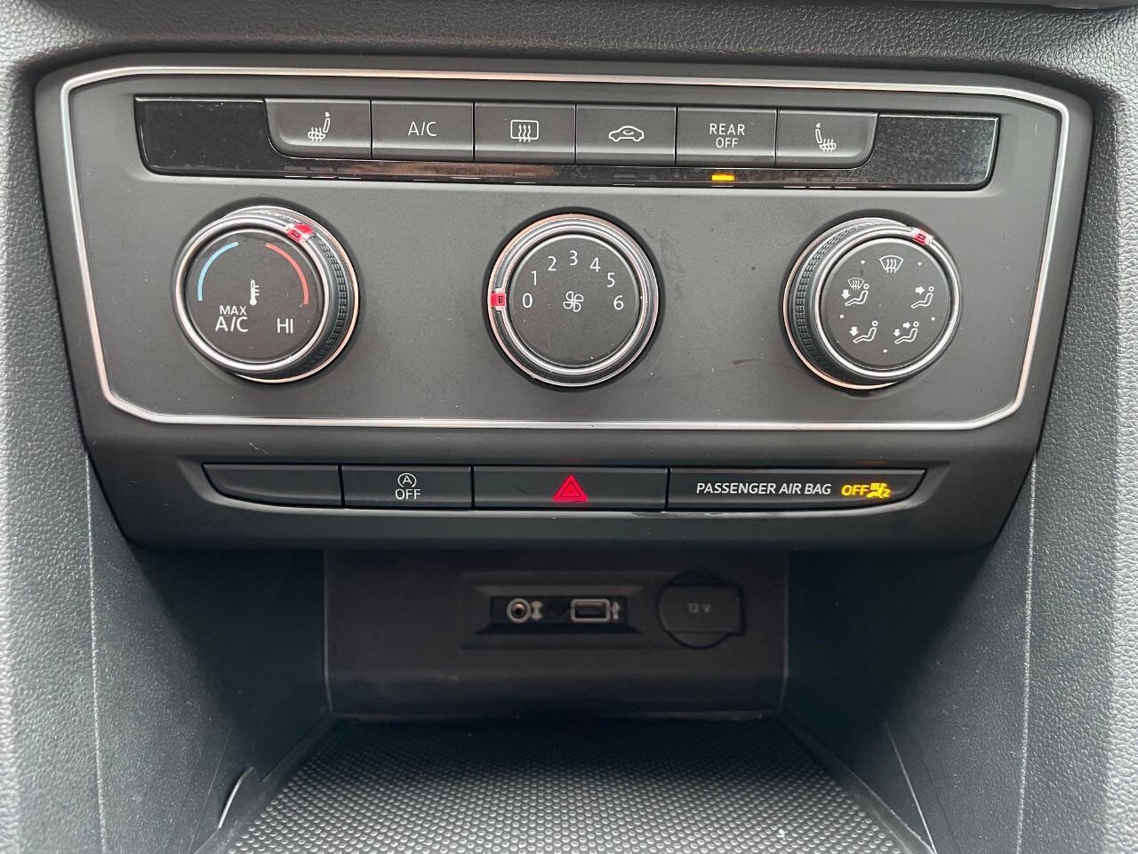 Used 2018 Volkswagen Atlas SE AWD/4WD image 28