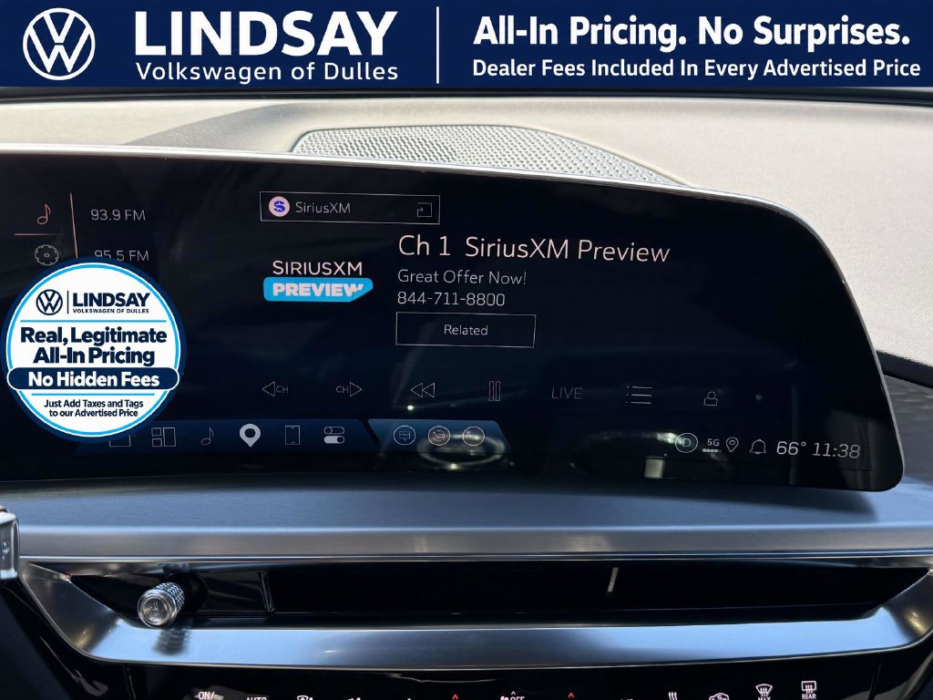Used 2025 Cadillac Lyriq Luxury AWD/4WD image 16