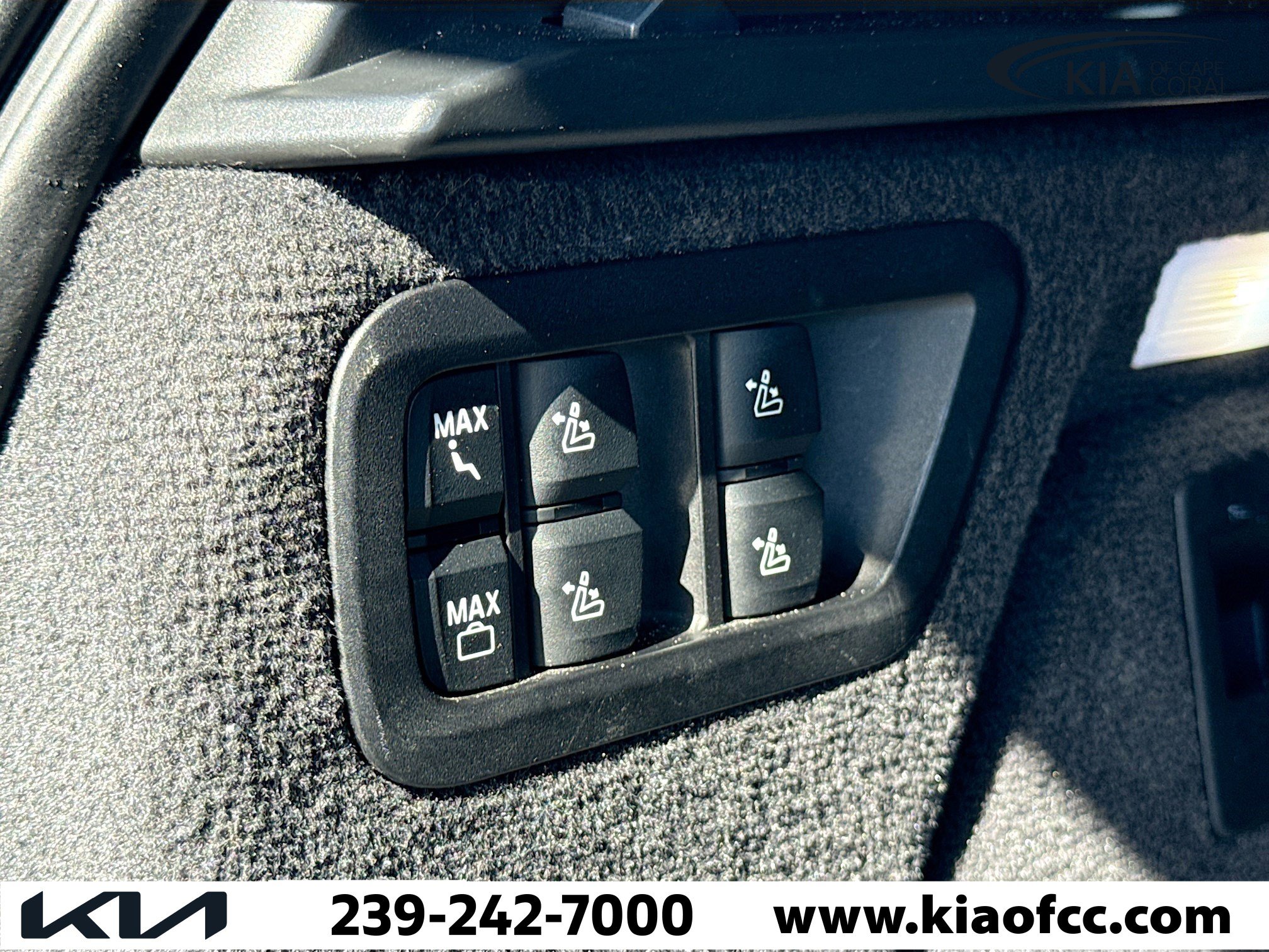 Used 2020 BMW X7 M50i w/ Executive Package image 12