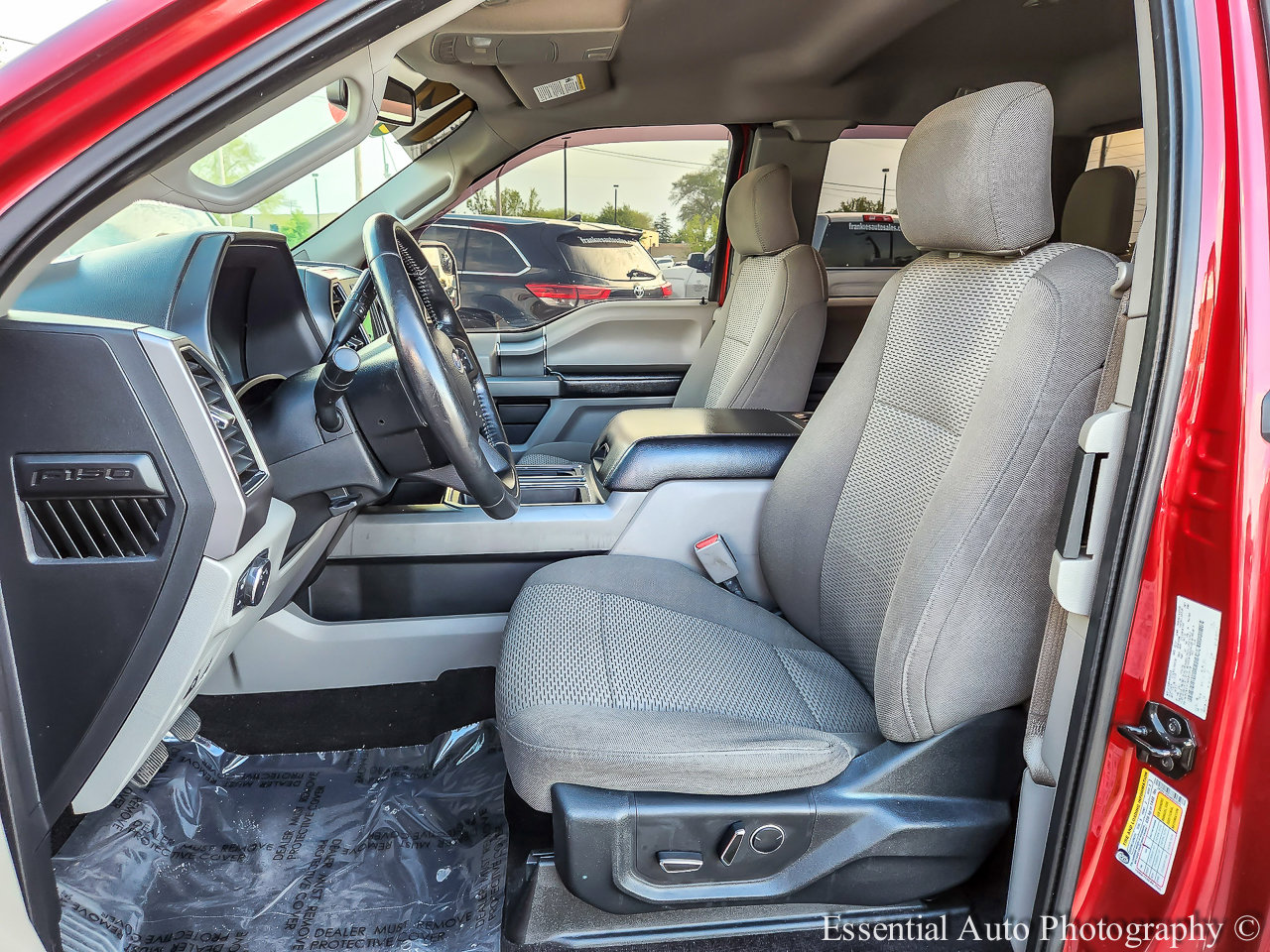 Used 2017 Ford F150 XLT w/ Equipment Group 302A Luxury AWD/4WD image 7