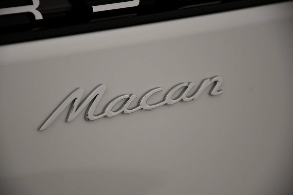 Certified 2026 Porsche Macan AWD/4WD image 11