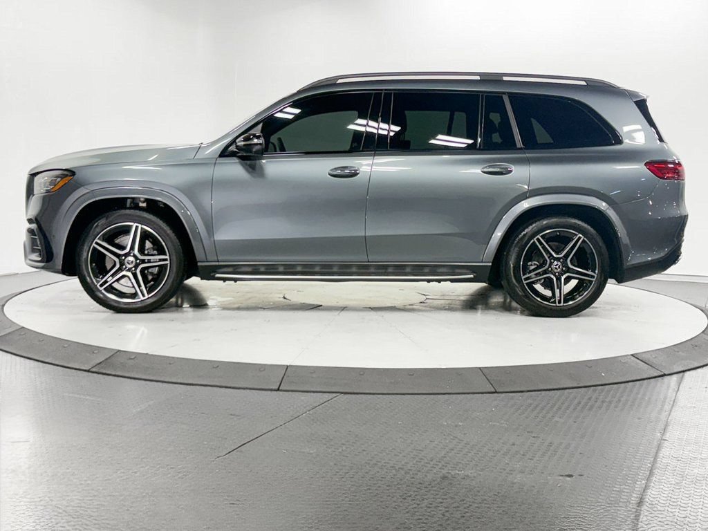 Used 2024 Mercedes-Benz GLS 450 4MATIC image 4