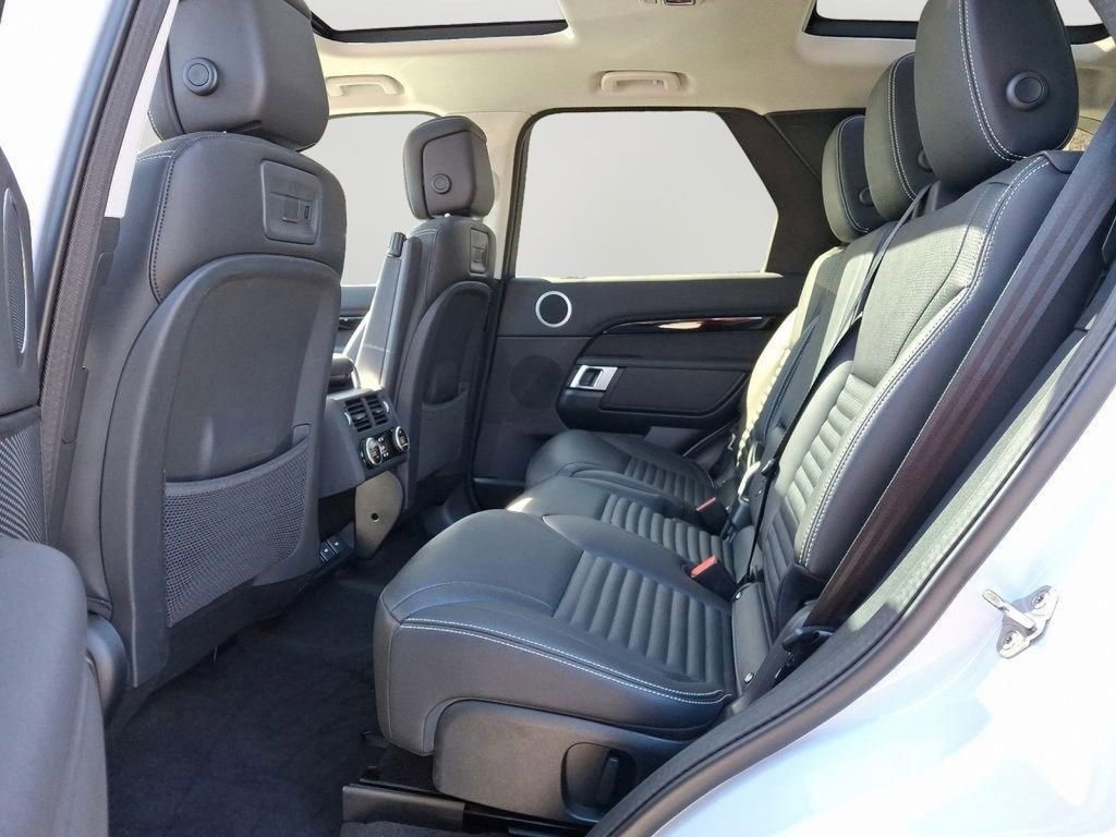 Used 2024 Land Rover Discovery S image 10