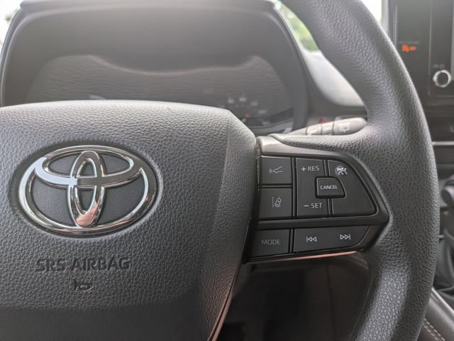 Used 2026 Toyota Sienna LE FWD image 18
