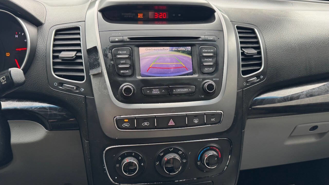 Used 2015 Kia Sorento LX image 17