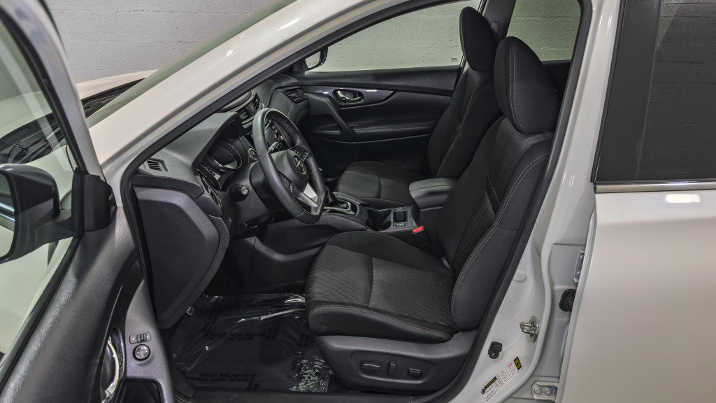 Used 2017 Nissan Rogue SV image 12