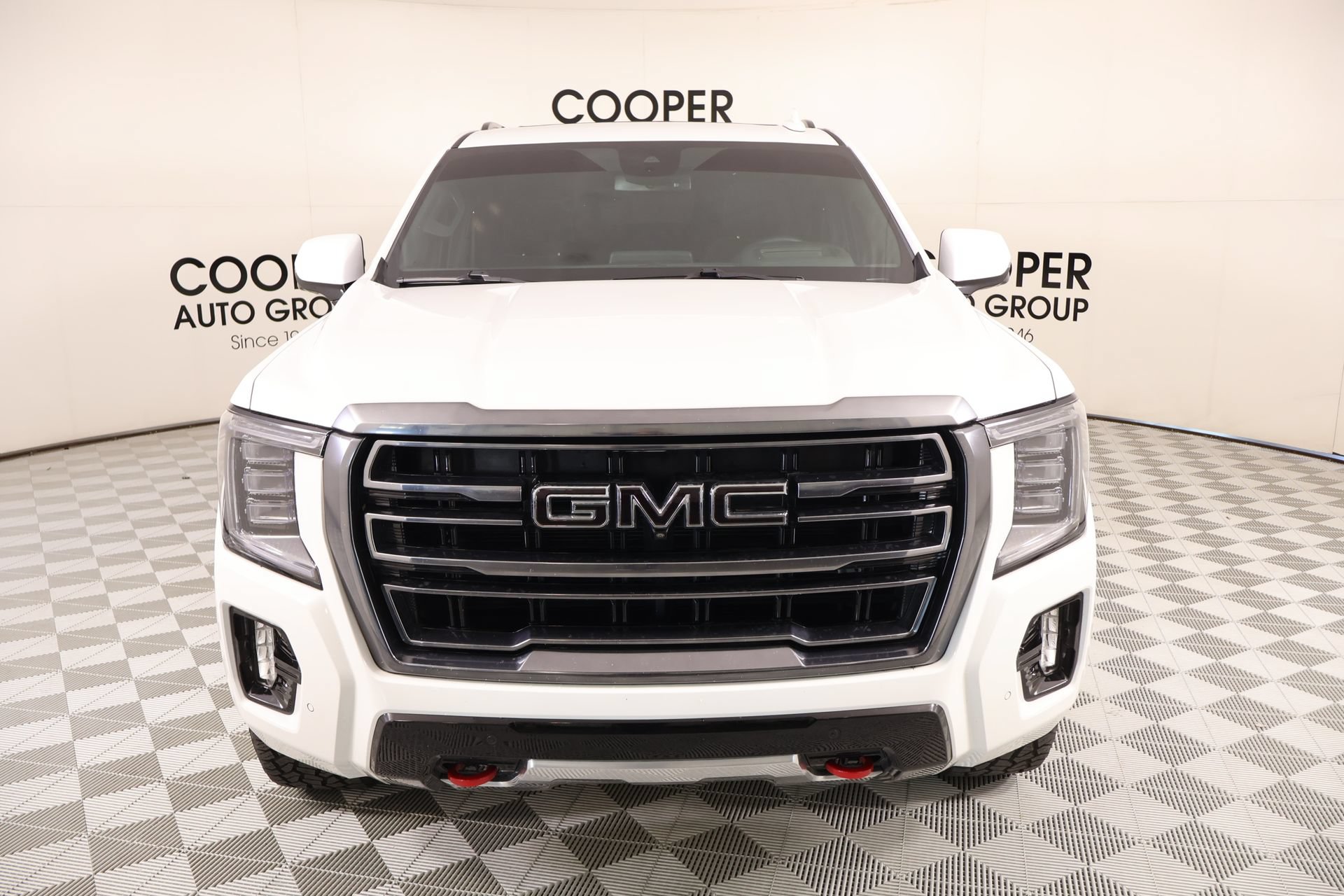 Used 2023 GMC Yukon XL AT4 w/ AT4 Premium Plus Package AWD/4WD image 9