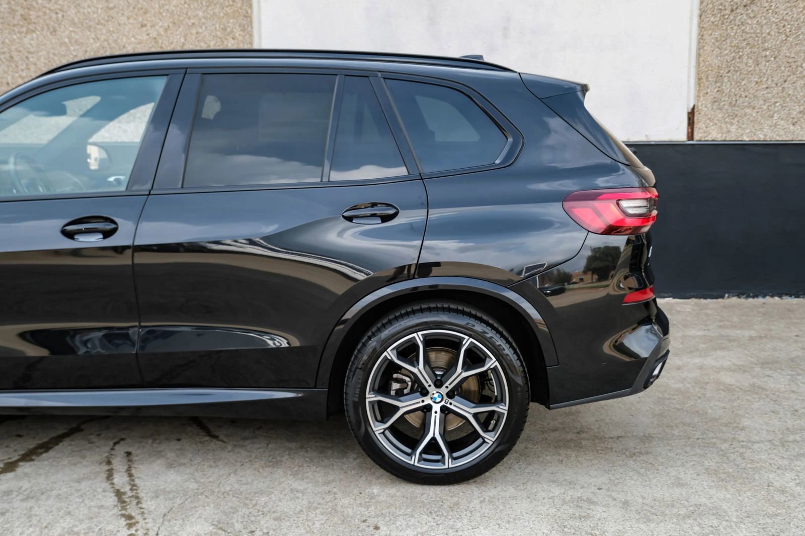 Used 2023 BMW X5 sDrive40i w/ Executive Package image 10