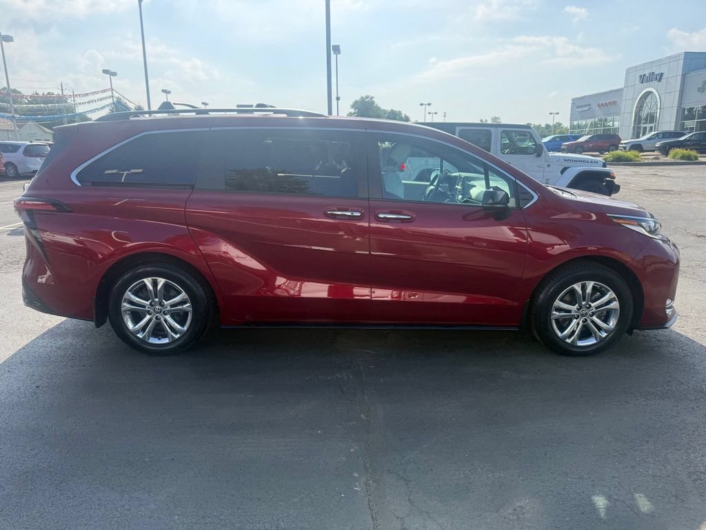Used 2022 Toyota Sienna XSE w/ XSE Plus Package AWD/4WD image 2