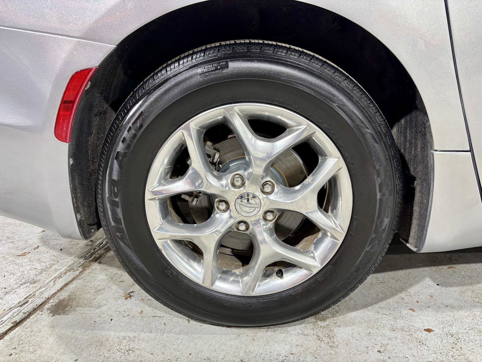 Used 2017 Chrysler Pacifica Limited w/ UConnect Theater Package image 44