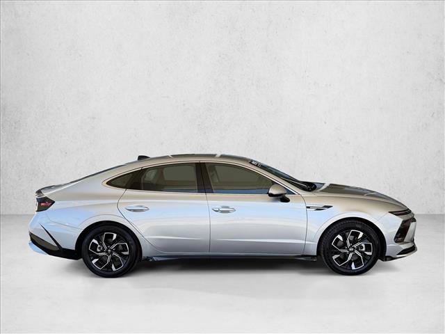 Used 2025 Hyundai Sonata SEL FWD image 4