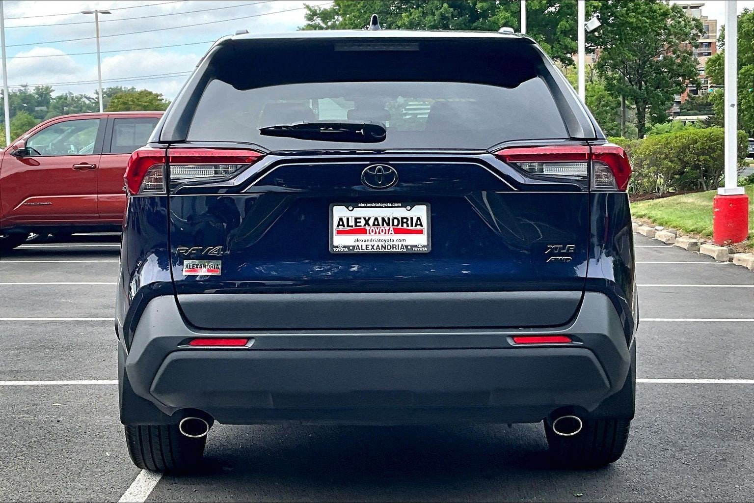 Used 2019 Toyota RAV4 XLE Premium w/ All Weather Liner Package AWD/4WD image 4