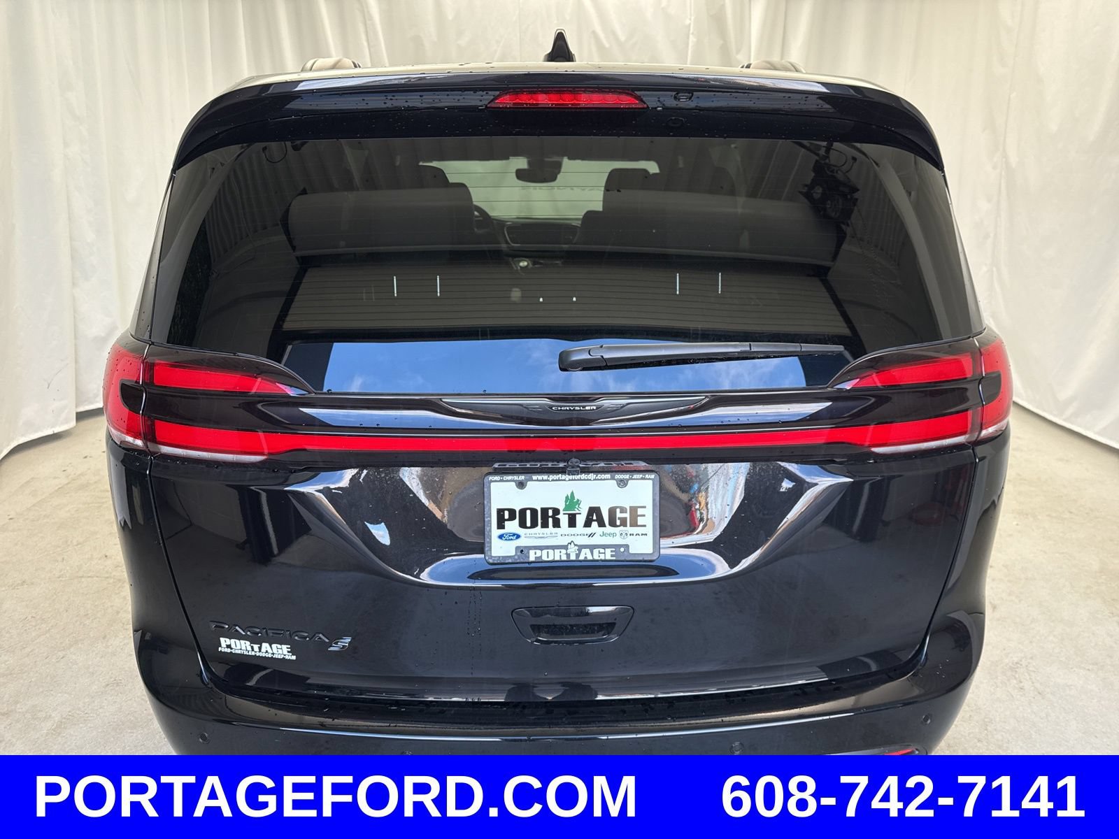 New 2026 Chrysler Pacifica Select w/ S Appearance Package FWD image 3
