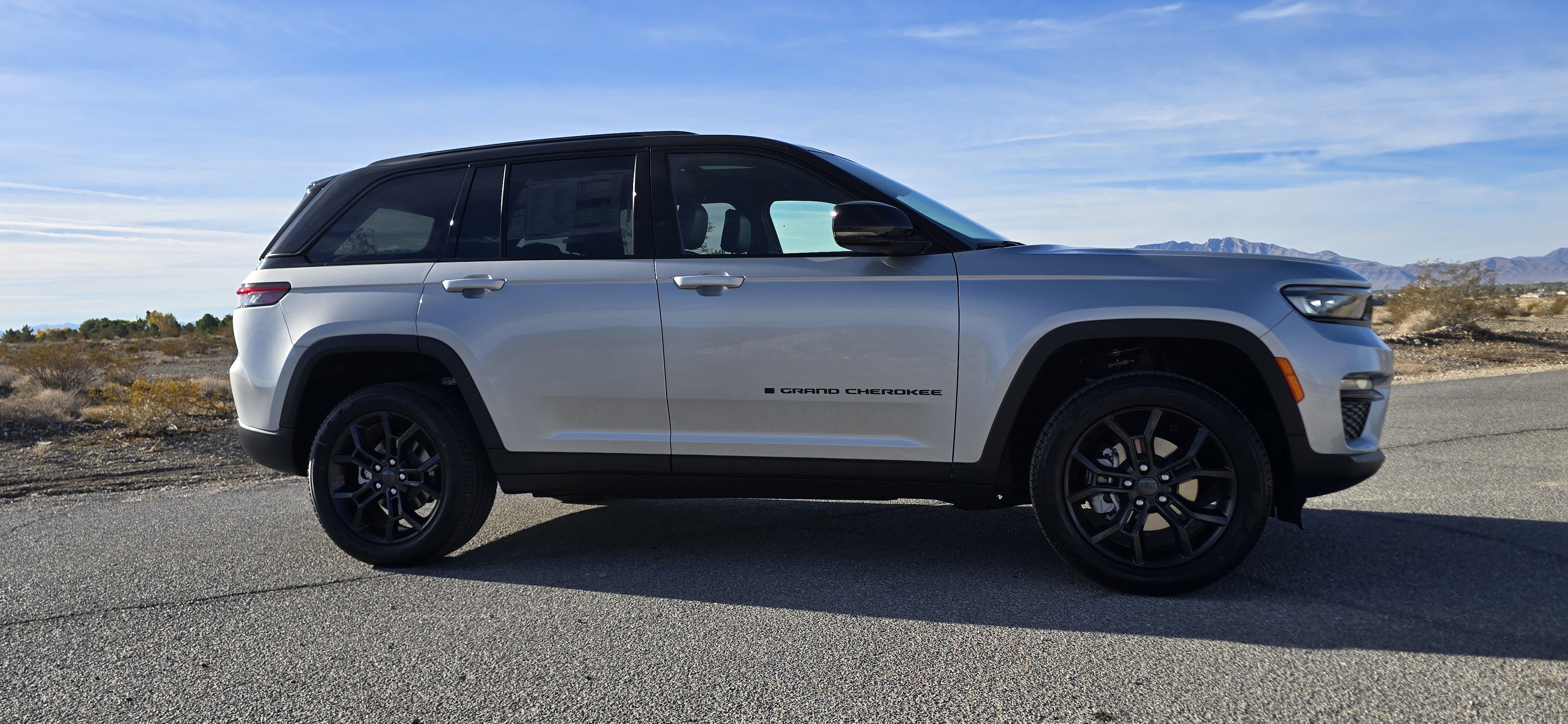 New 2025 Jeep Grand Cherokee Limited image 3