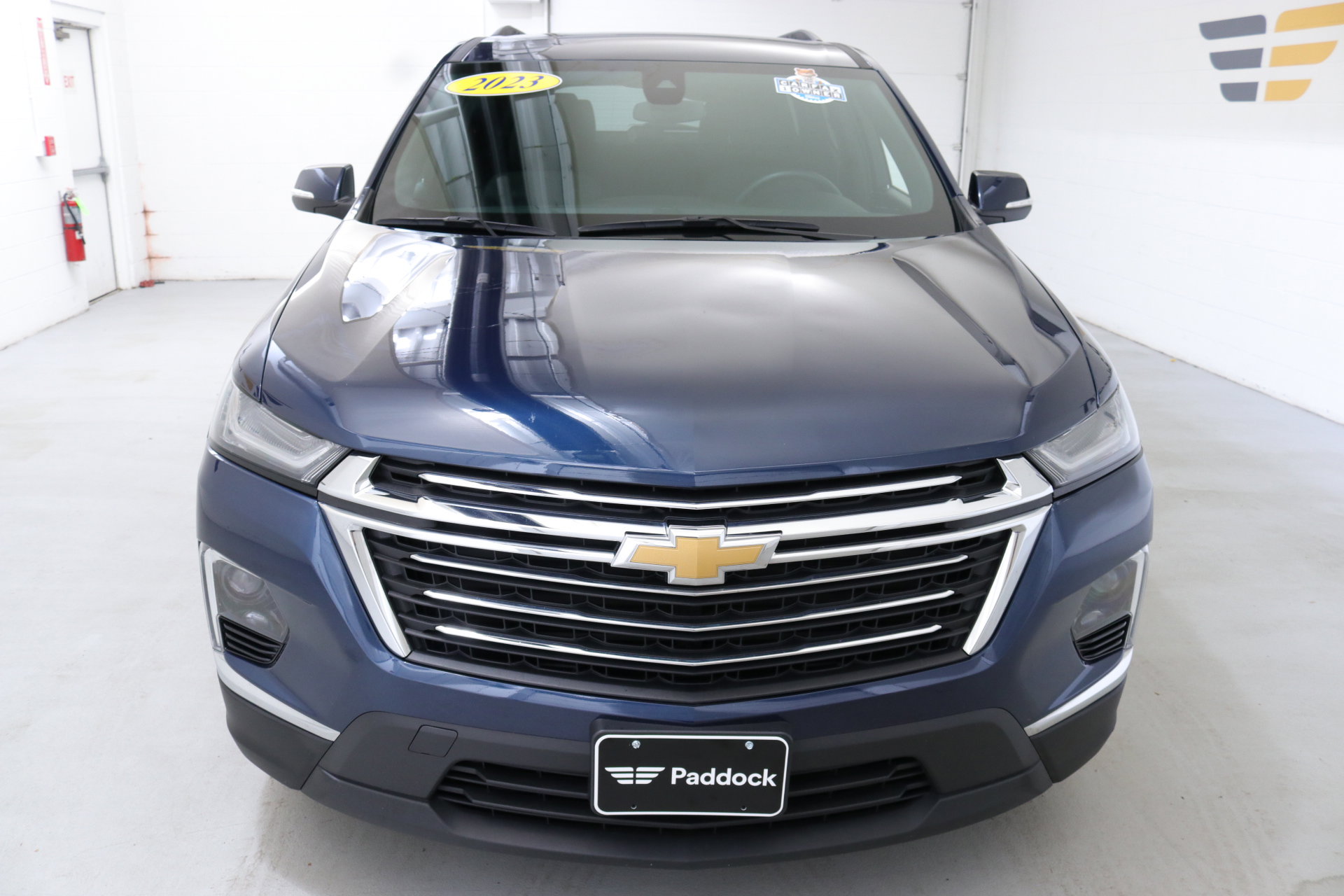 Used 2023 Chevrolet Traverse LT image 2