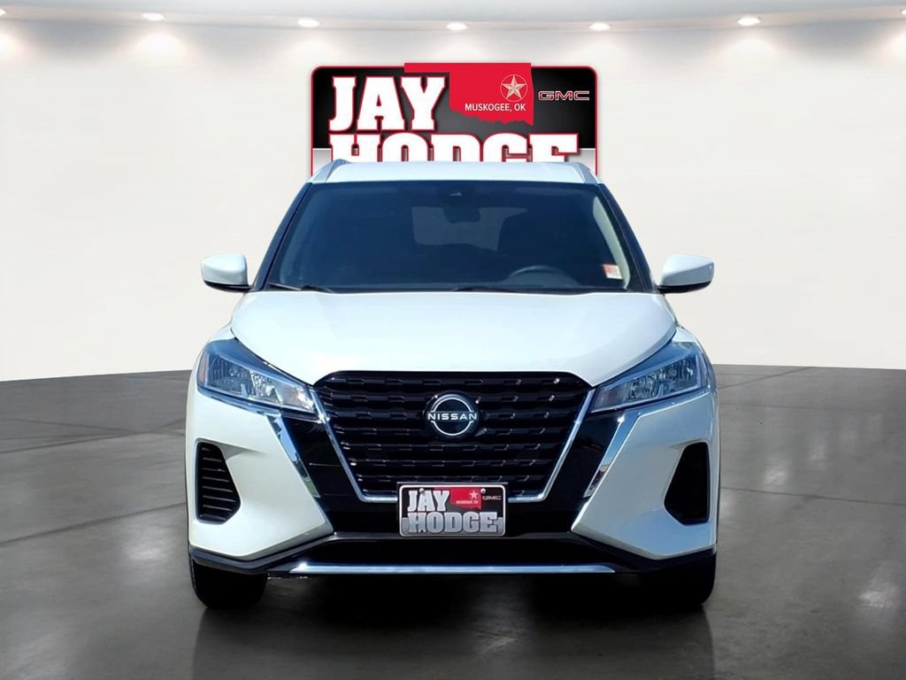 Used 2024 Nissan Kicks SV FWD image 2