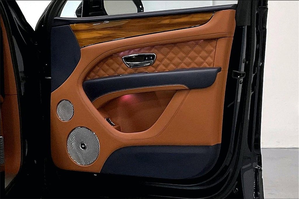 Used 2022 Bentley Bentayga image 26
