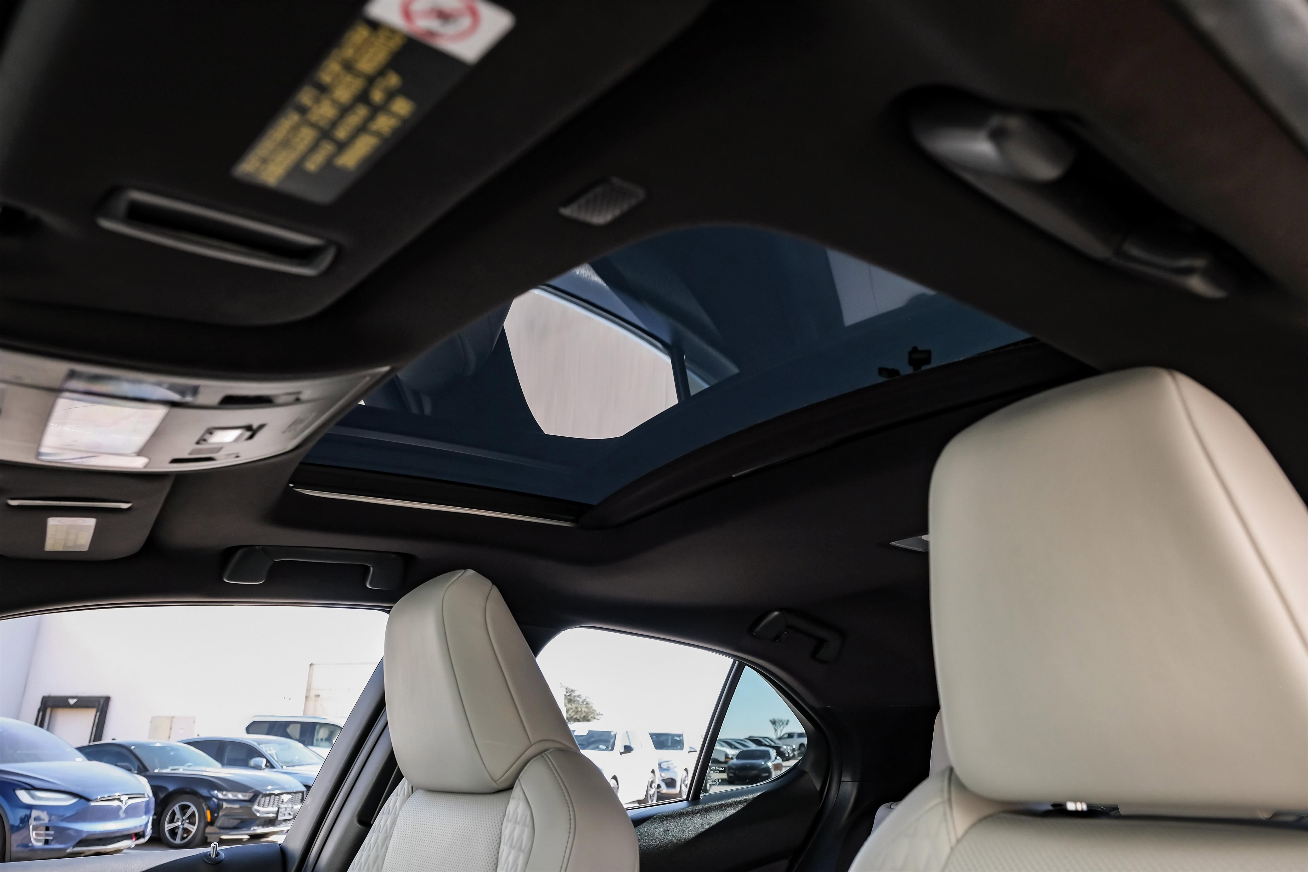 Used 2021 Lexus UX 250h w/ Premium Package image 3