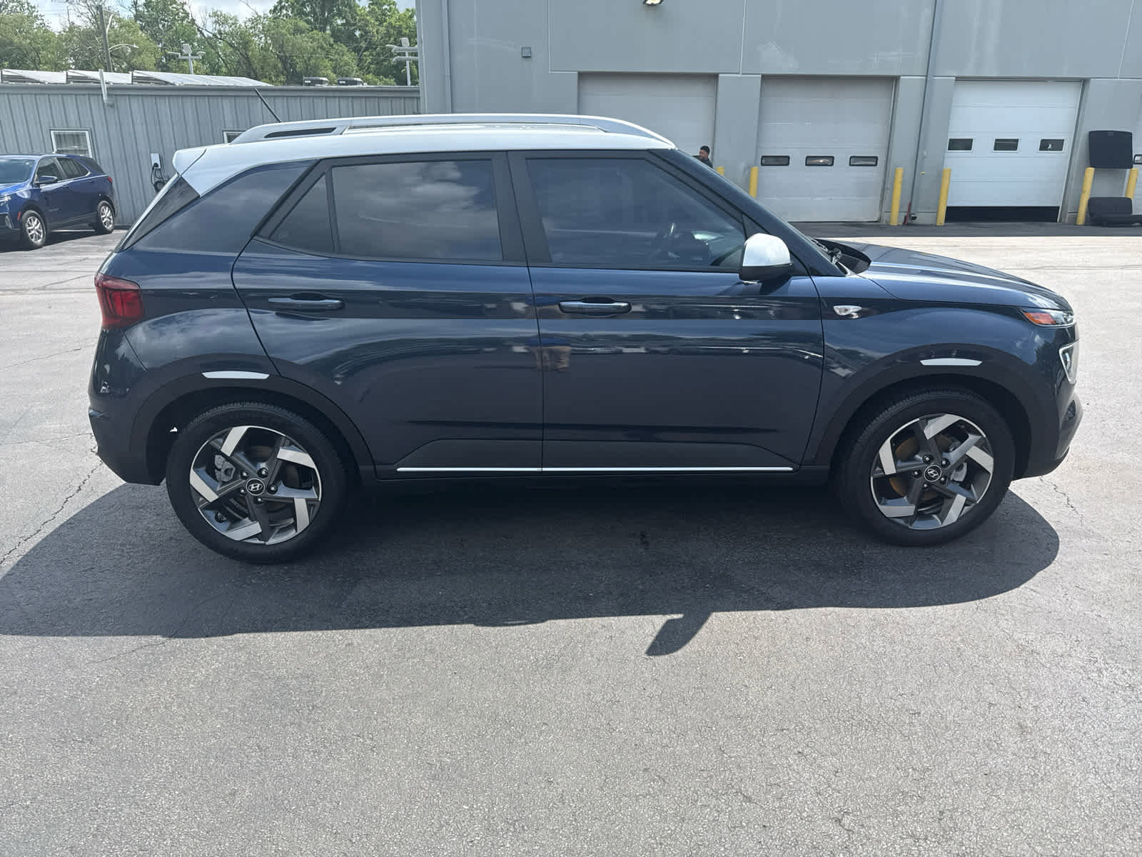 Used 2023 Hyundai Venue Limited image 2