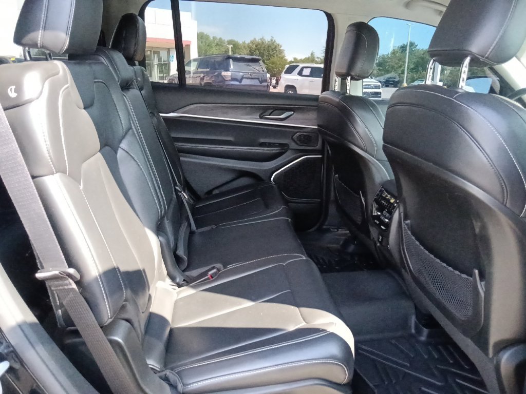 Used 2022 Jeep Grand Cherokee L Limited RWD image 33