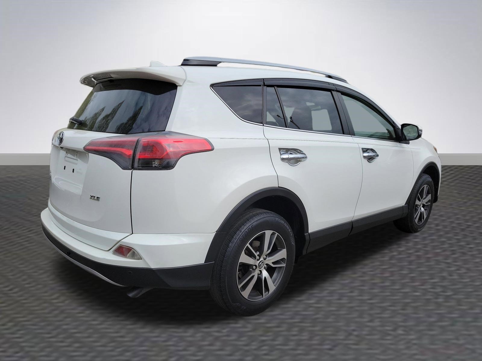 Used 2018 Toyota RAV4 XLE image 5