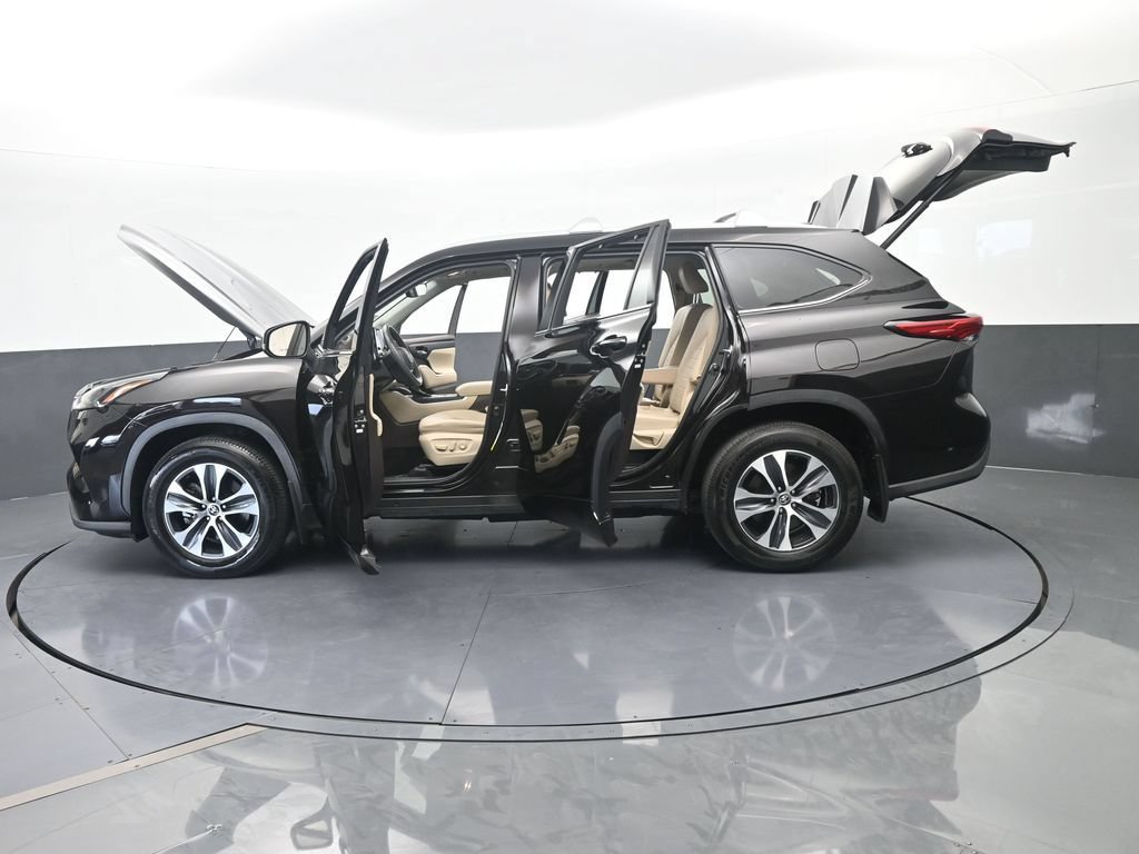 Used 2022 Toyota Highlander XLE FWD image 73