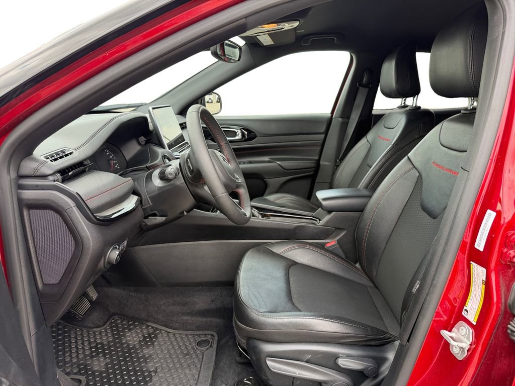 Used 2025 Jeep Compass Trailhawk AWD/4WD image 9