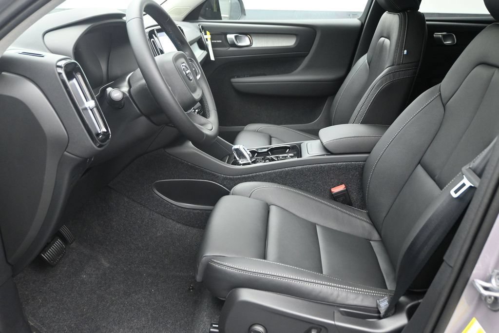 New 2026 Volvo XC40 B5 Plus w/ Climate Package AWD/4WD image 15