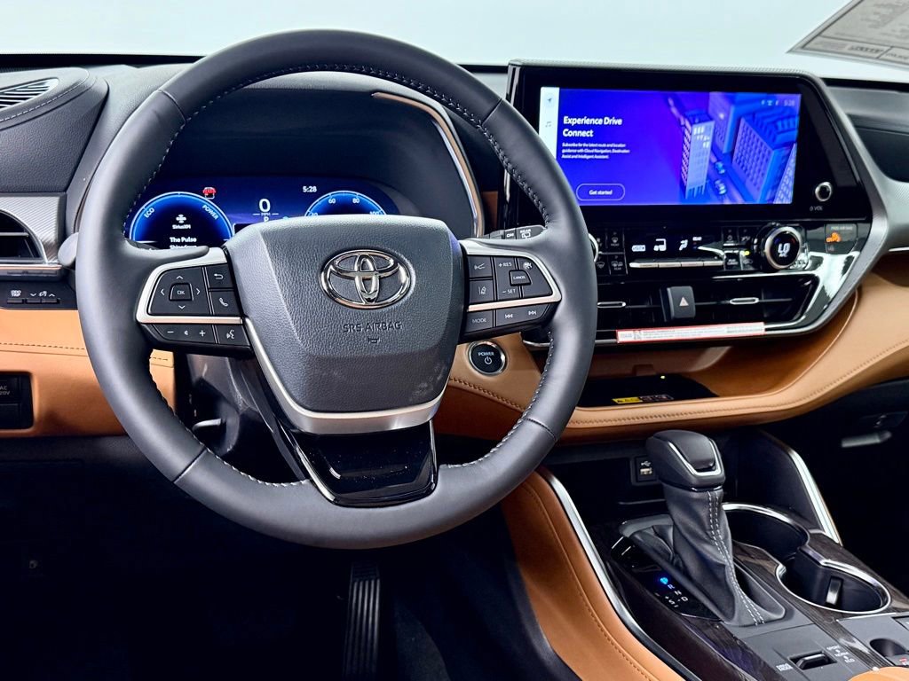 Used 2026 Toyota Highlander Platinum AWD/4WD image 34