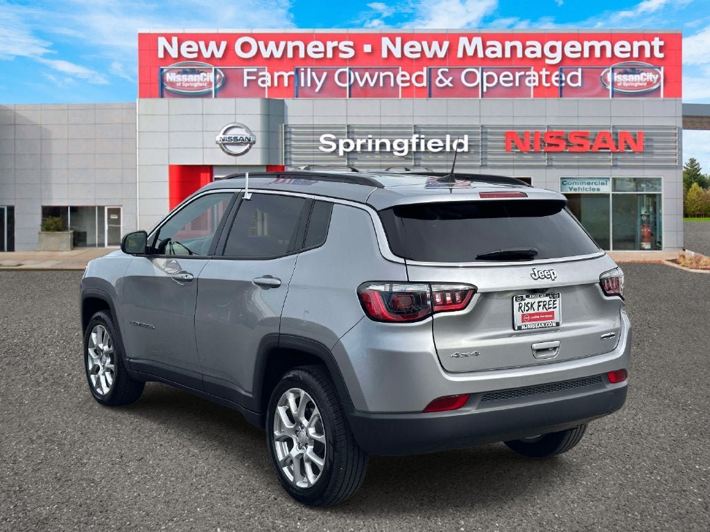 Used 2023 Jeep Compass Latitude AWD/4WD image 4