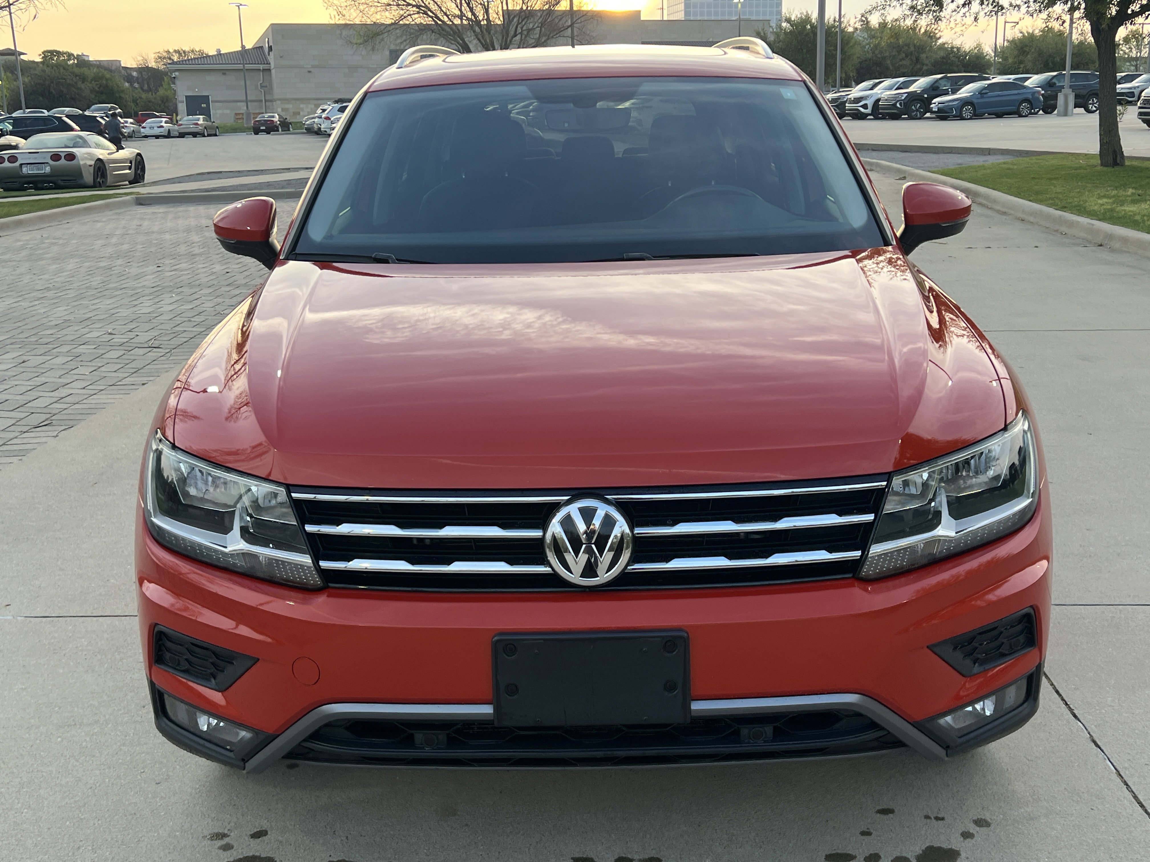 Used 2019 Volkswagen Tiguan SEL image 3