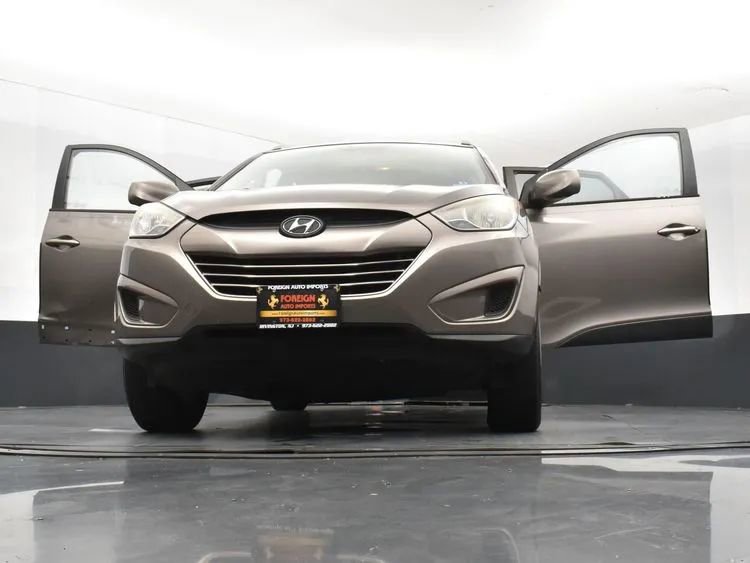 Used 2011 Hyundai Tucson GLS image 11