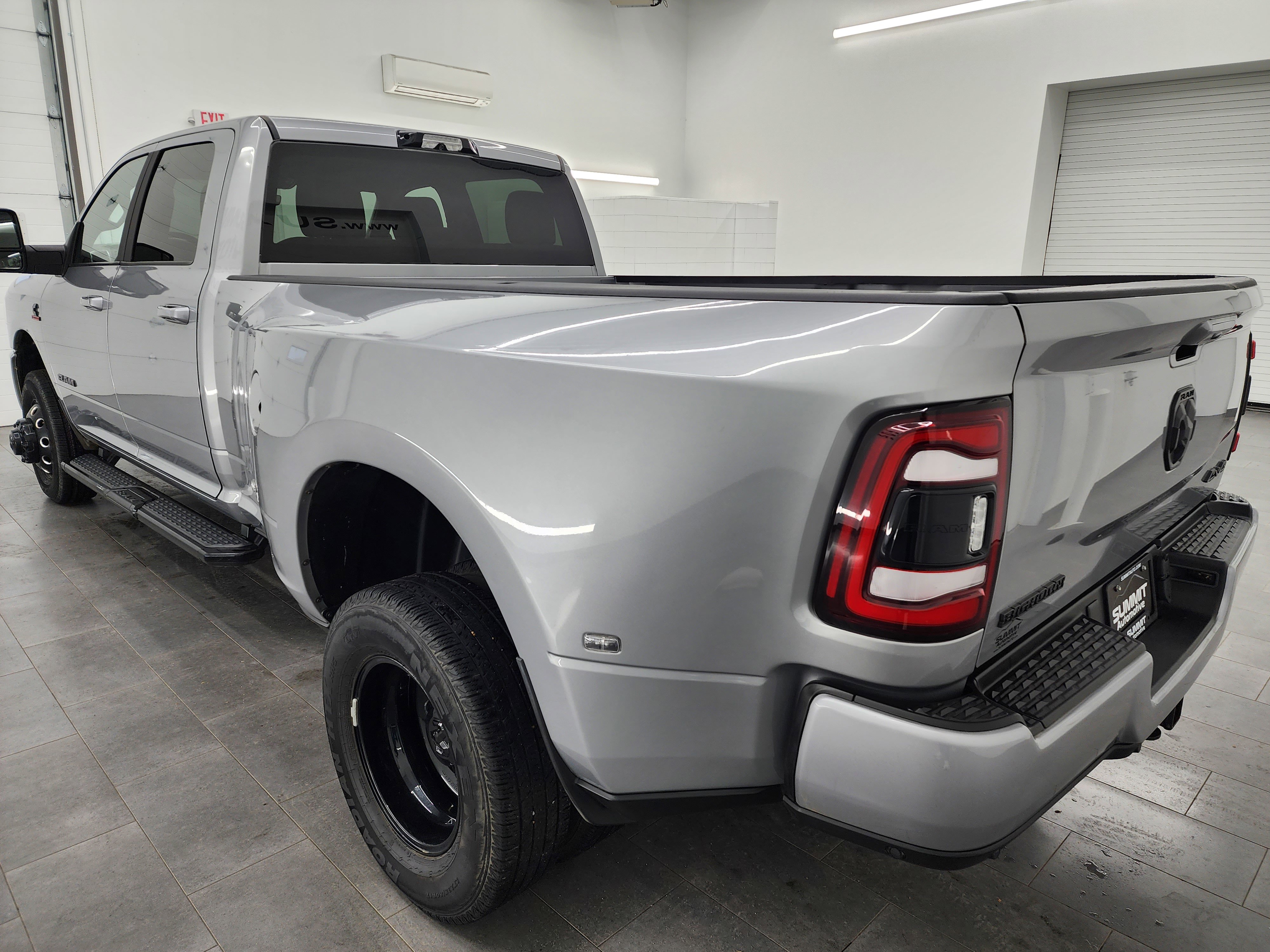 Used 2024 RAM 3500 Big Horn w/ Night Edition AWD/4WD image 6
