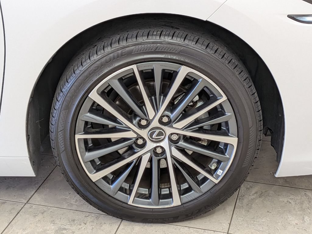 Used 2025 Lexus ES 300h w/ Premium Package FWD image 12