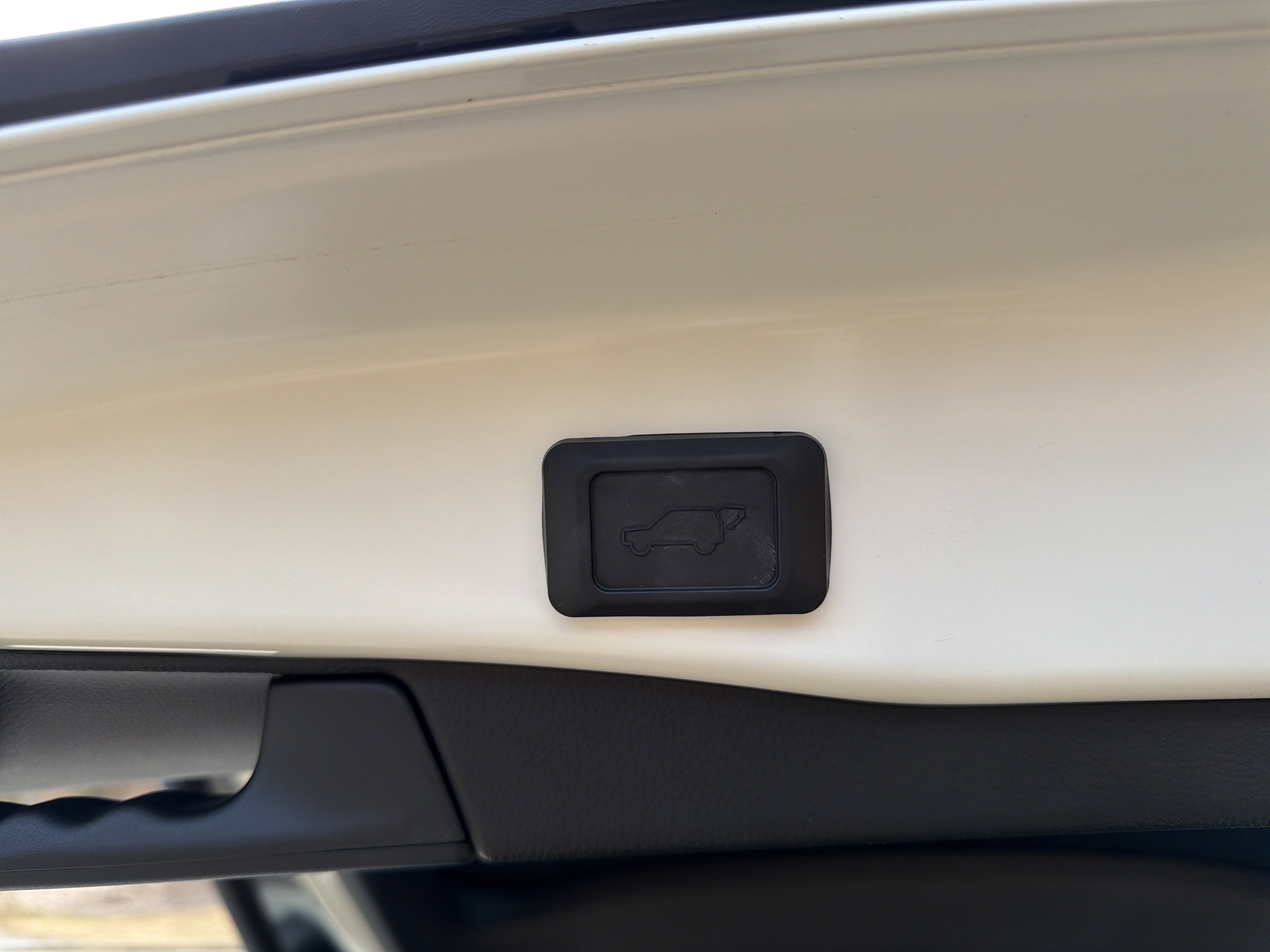 Used 2022 Toyota RAV4 XLE Premium image 19