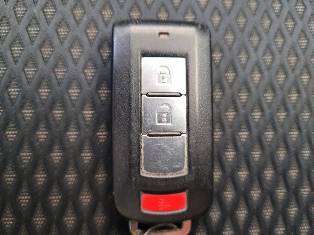 Used 2017 Mitsubishi Outlander SE AWD/4WD image 32