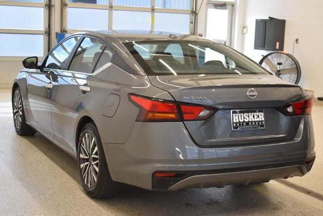 Used 2025 Nissan Altima 2.5 SV FWD image 10
