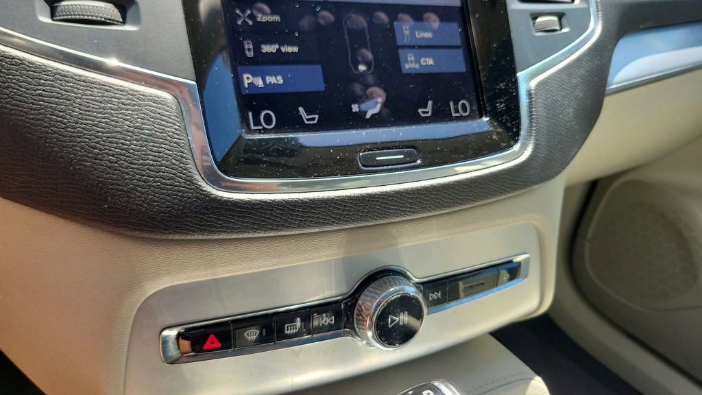 Used 2018 Volvo XC90 T6 Momentum w/ Convenience Package image 20