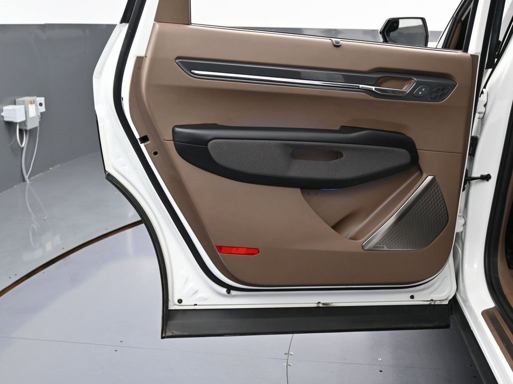 Used 2024 Kia EV9 Land image 41