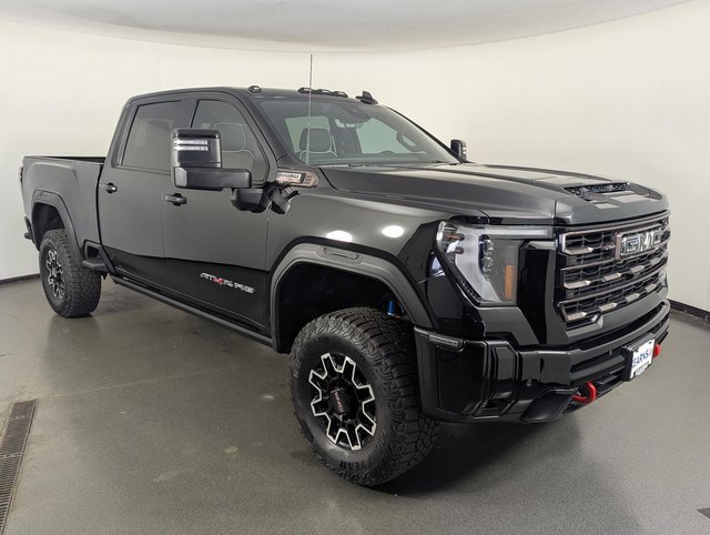 Used 2025 GMC Sierra 2500 AT4X image 2