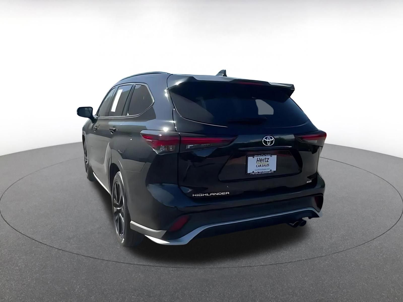 Used 2024 Toyota Highlander XSE image 11