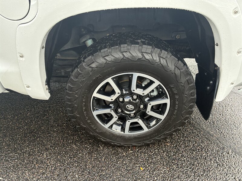 Used 2018 Toyota Tundra Limited w/ Limited Premium Package AWD/4WD image 11