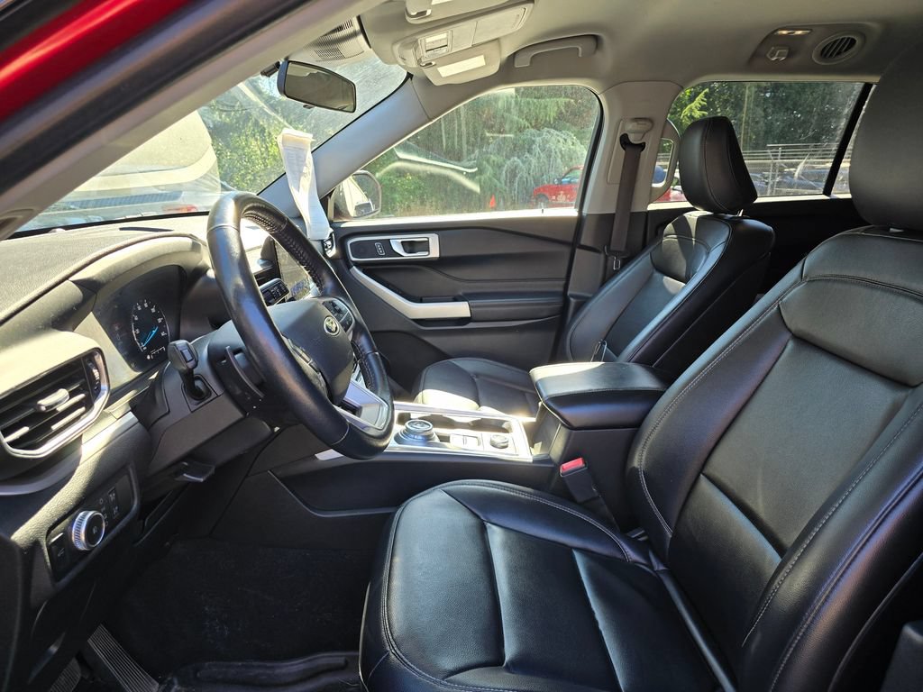 Used 2020 Ford Explorer XLT w/ Equipment Group 202A AWD/4WD image 8