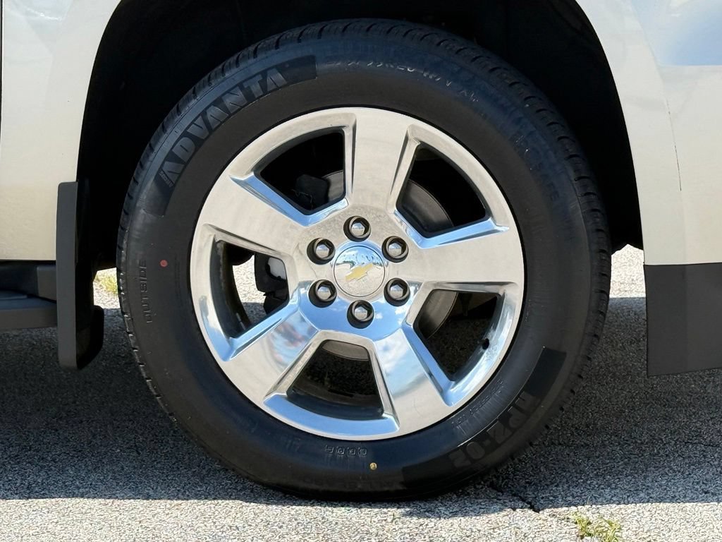 Used 2015 Chevrolet Suburban LT w/ Luxury Package AWD/4WD image 12