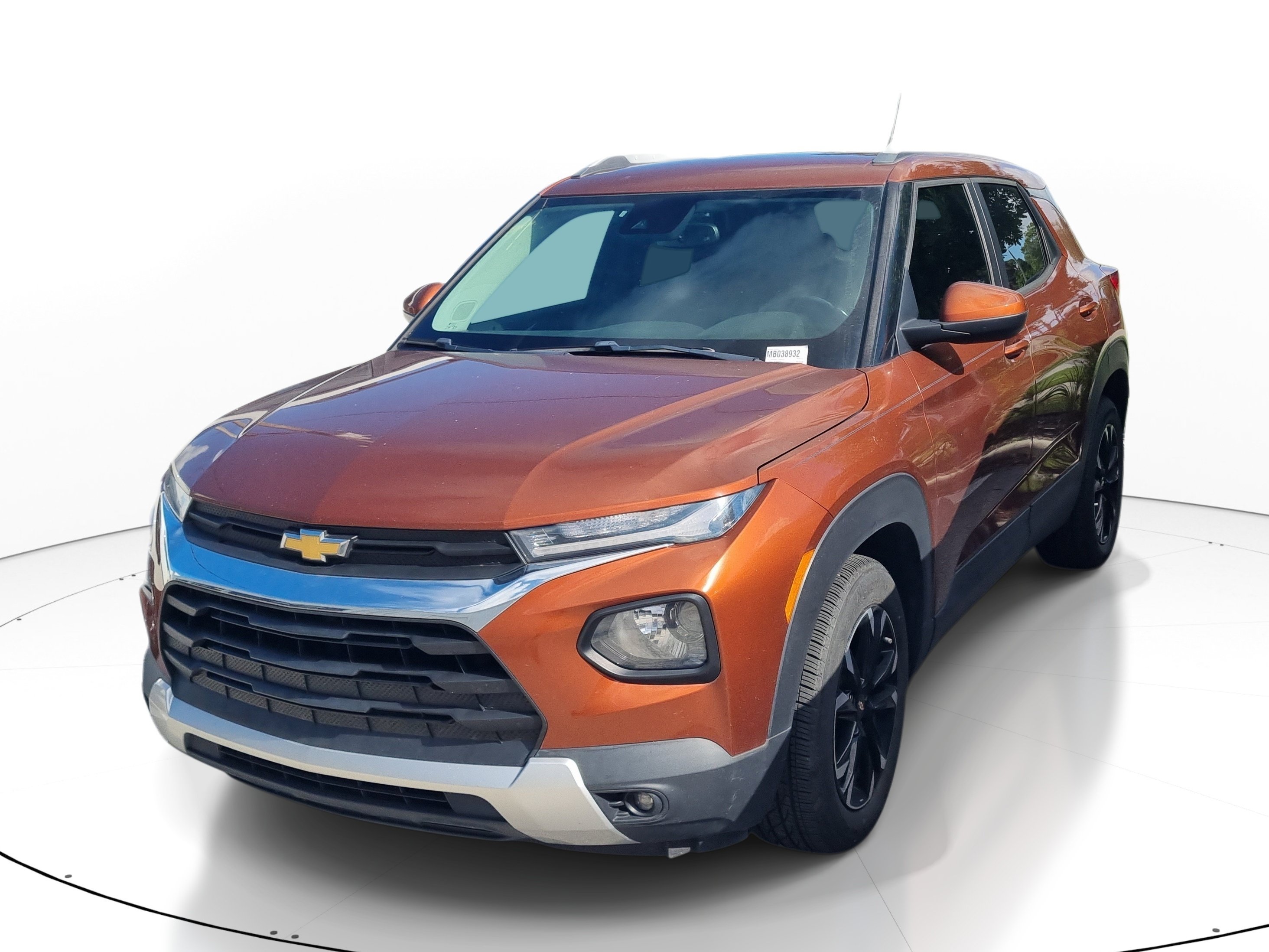 Used 2021 Chevrolet TrailBlazer LT w/ Premium Seating Package FWD image 3