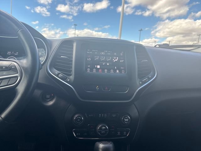 Used 2019 Jeep Cherokee Latitude Plus w/ Comfort/Convenience Group image 18
